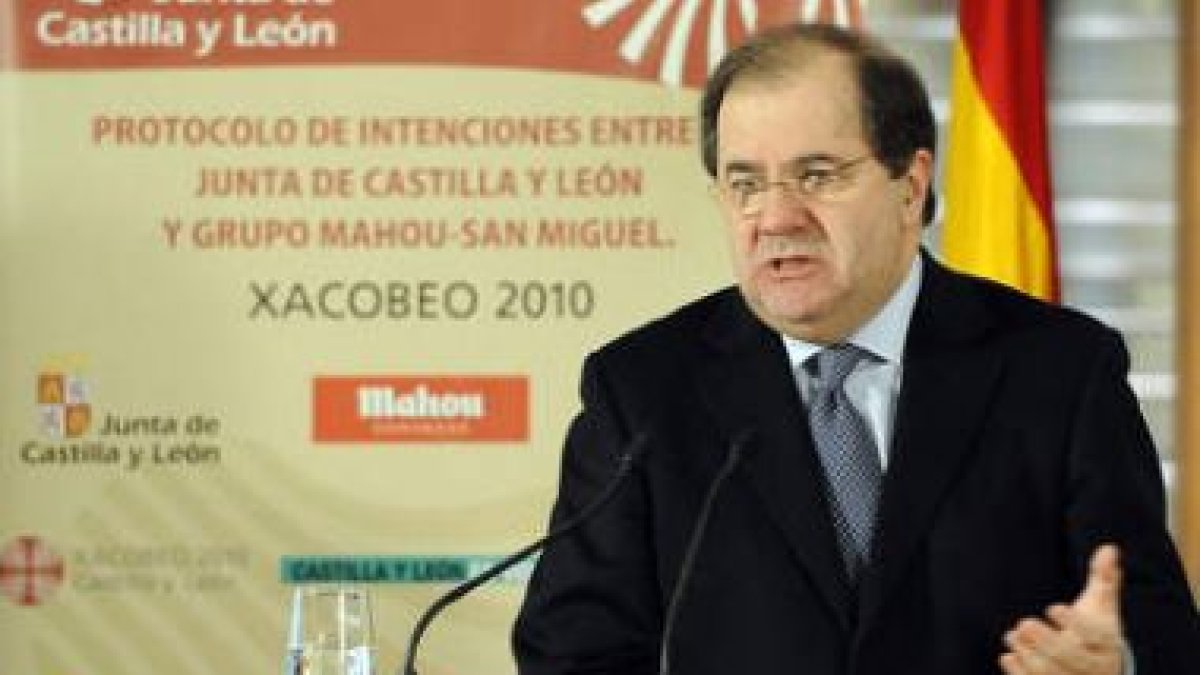 Juan Vicente Herrera, tras la firma de un protocolo con motivo de la celebración del Año Jacobeo.