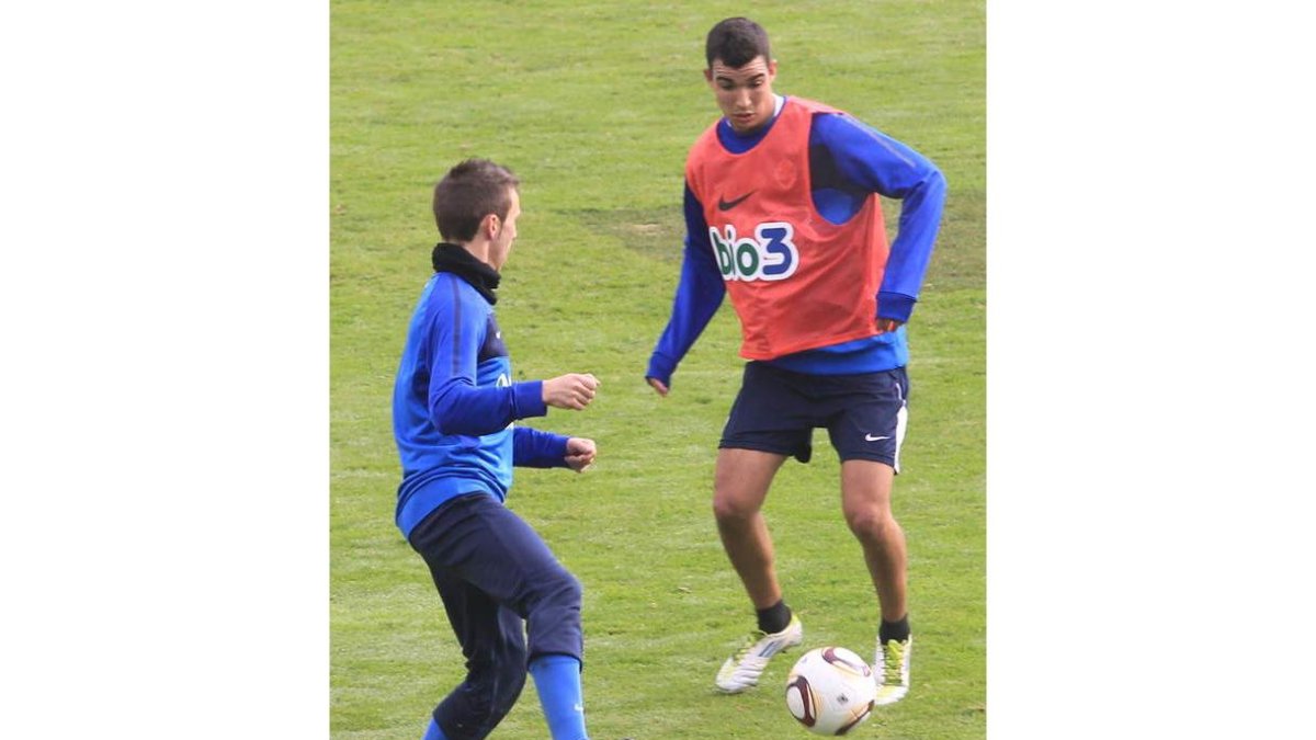 Fofo (d) apenas ha podido jugar con el equipo deportivista.