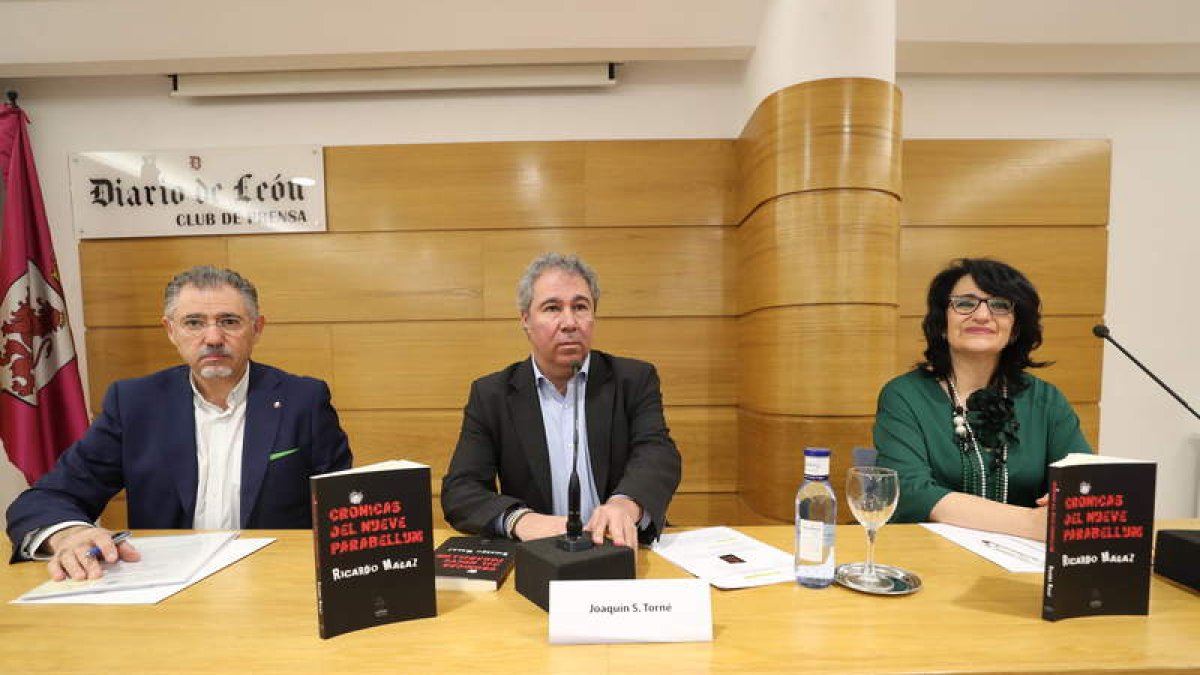 Ricardo Magaz, Joaquín S. Torné y Teresa Mata, durante la presentación del libro.