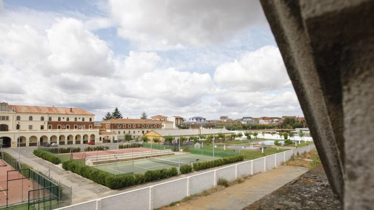 Instalaciones del Cuartel de Almansa, que está a la venta