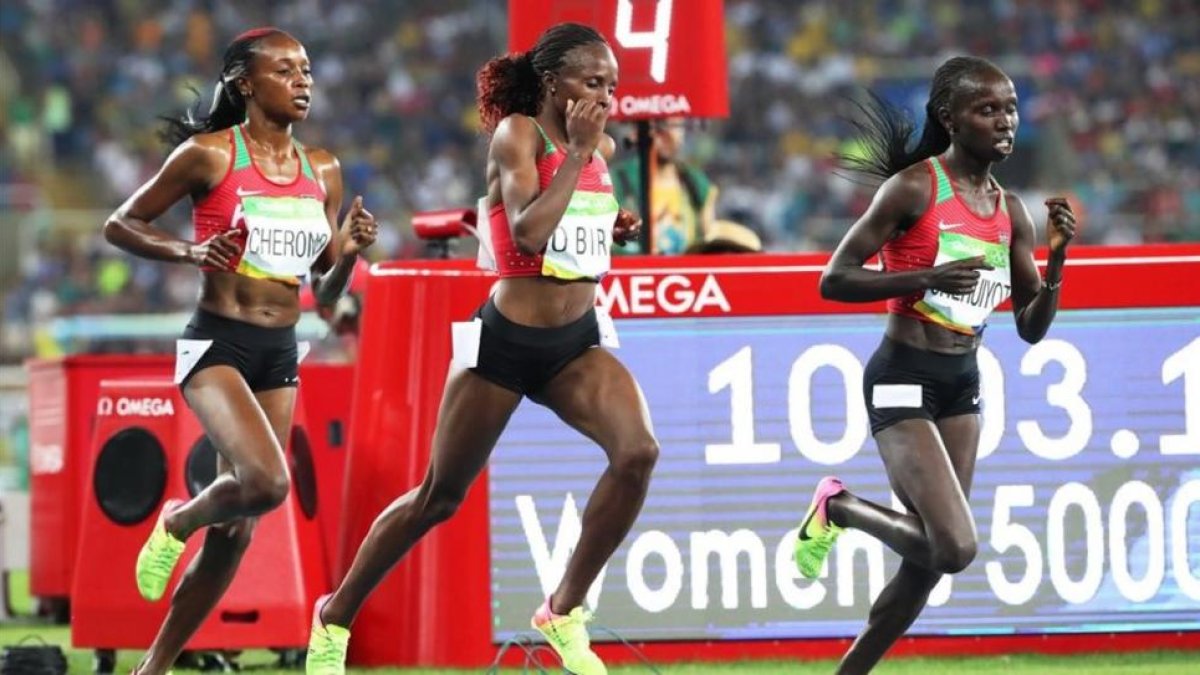 Cherono y Onsando tiran de Cheruiyot en la final de 5.000 metros.