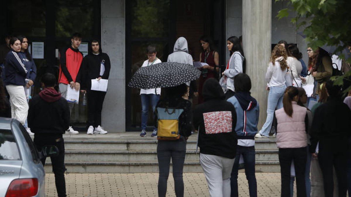 Exámenes de la Ebau en el campus de Vegazana de la Univerisdad de León. F. Otero Perandones.