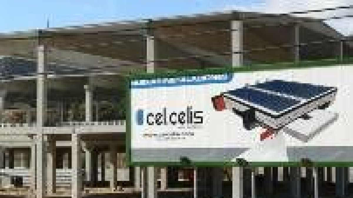 Cartel anunciador de la futura planta de células solares de Cel-Celis