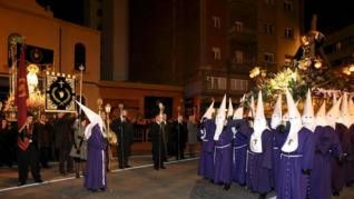 El Dainos se encuentra con la Virgen de las Lágrimas en la capilla de Santa Nonia