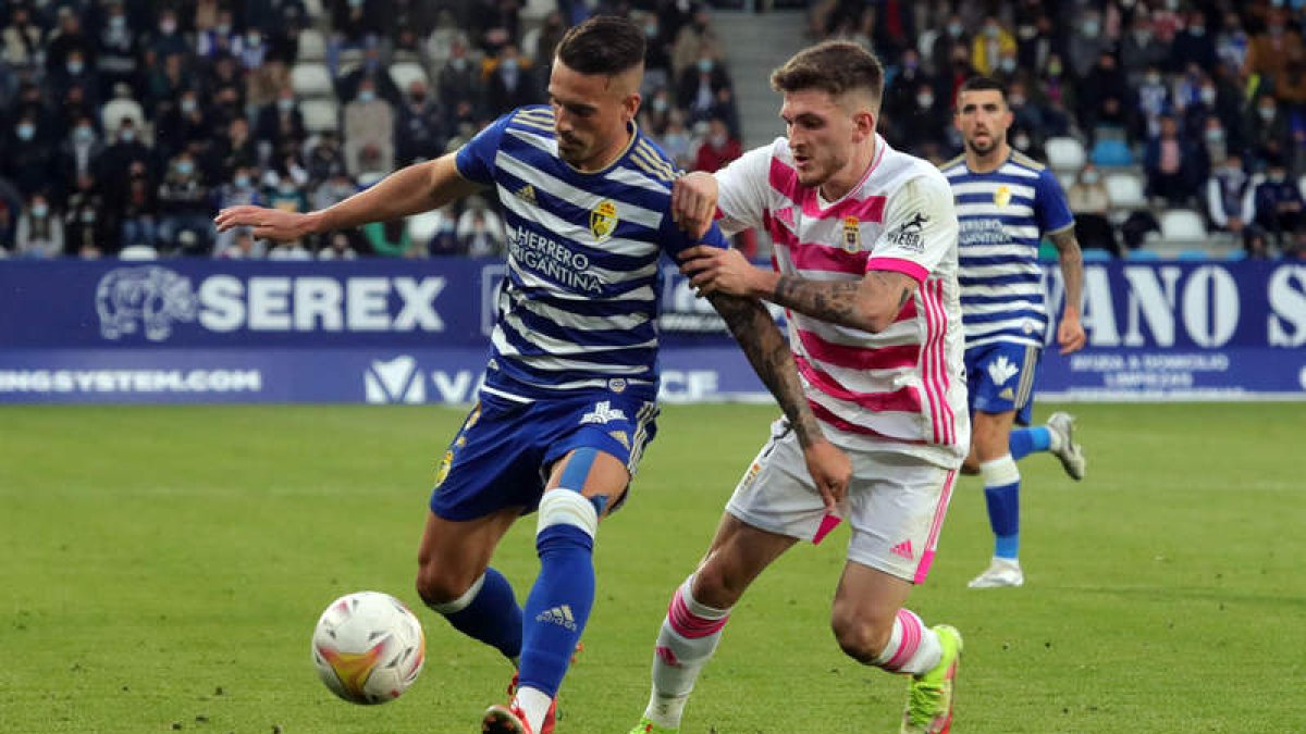 Iván Rodríguez se despistó en la acción del saque de banda que supuso el 0-1. ANA F. BARREDO