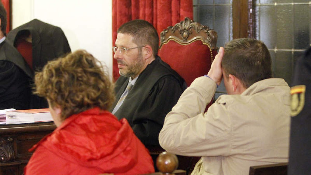 Los acusados, en el momento de conocer el veredicto del jurado popular.