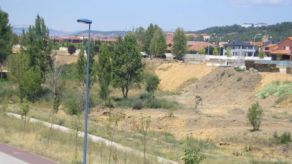 Imagen facilitada por los vecinos del Área 17 del estado de las obras en la ribera de sus casas.