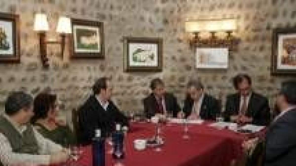 Los hosteleros y los representantes de la SGAE rubricaron el convenio