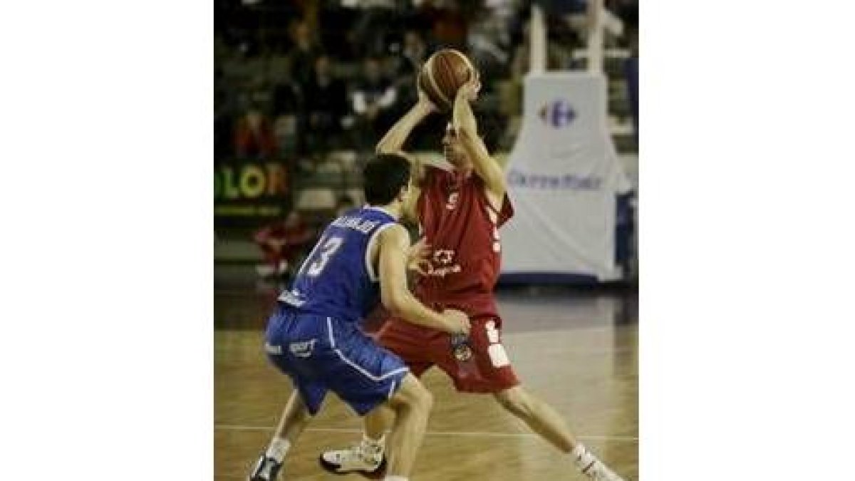 Baquer, en la imagen ante Vallmajó, en el partido jugado contra el Lleida