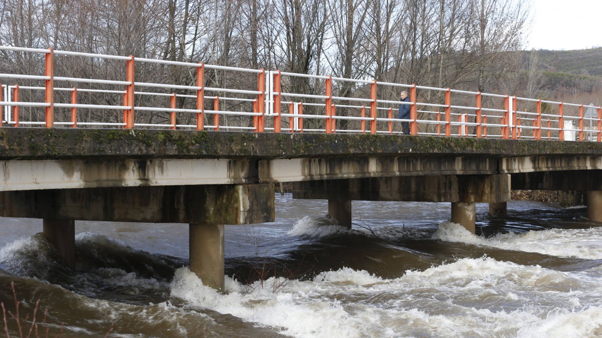 El río Omaña, en una imagen de archivo. JESÚS F. SALVADORES