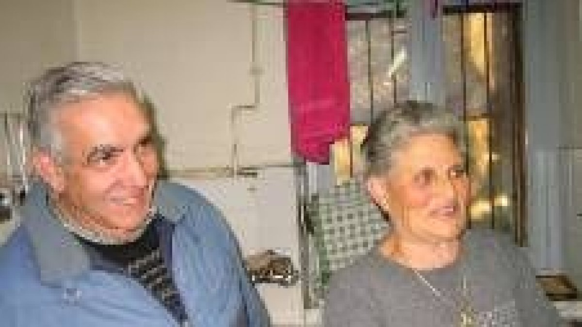 Amparo y su marido no han parado de recibir llamadas de teléfono