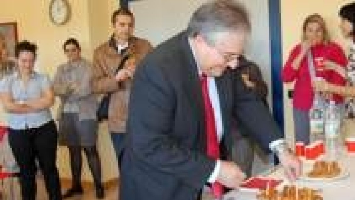 El sorteo se realizó con trozos de empanada de modo que cada pedazo pertenecía a un aspirante