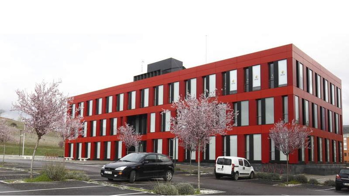 El edificio de Eras de Renueva que estaba destinado a convertirse en la sede de León Ciudad Digital es ahora la del Ildefe.