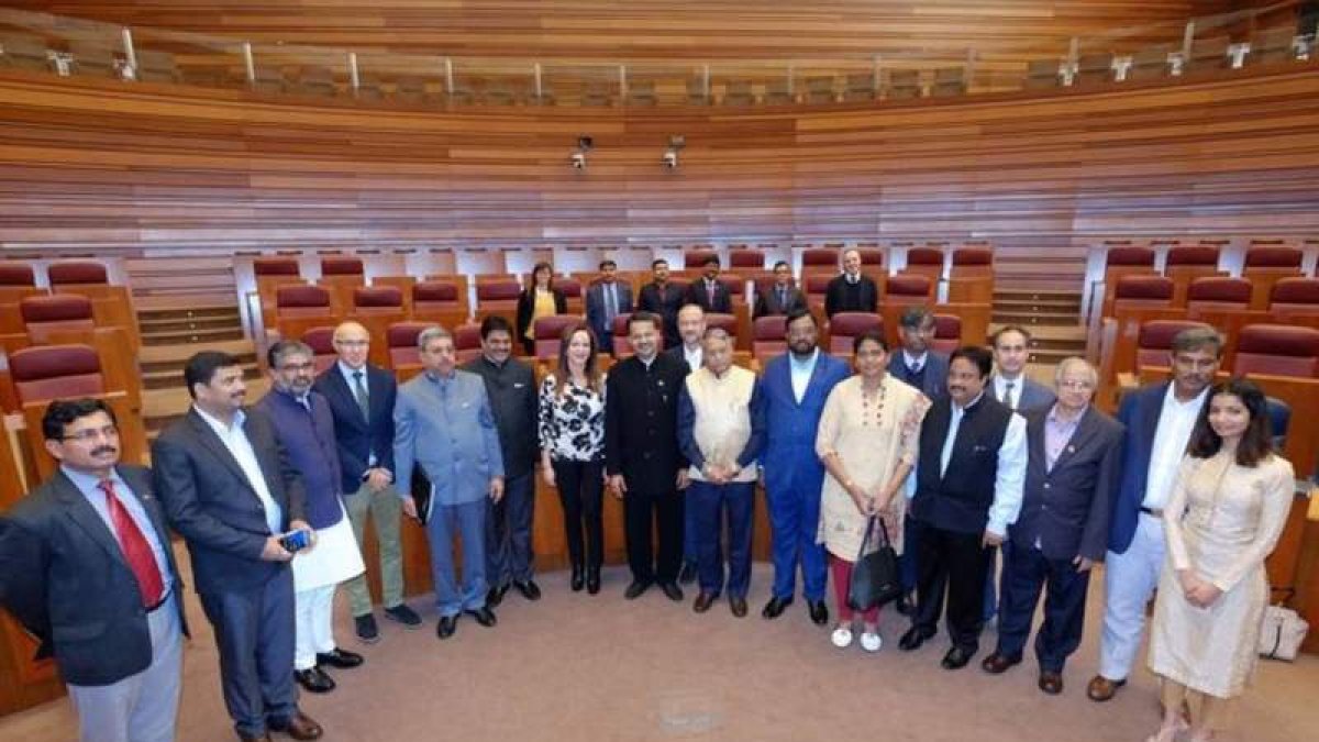 Los parlamentarios conocen el modelo autonómico. DL