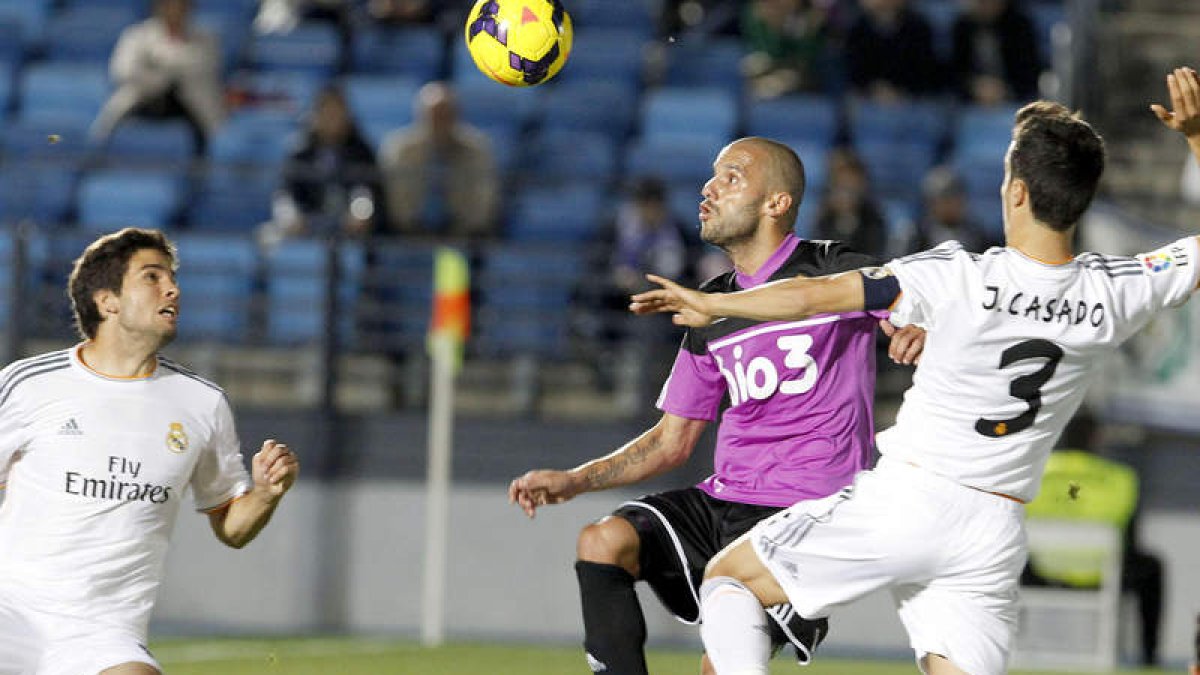 Yuri marcó el tanto del empate en el partido de la primera vuelta jugado en Valdebebas.