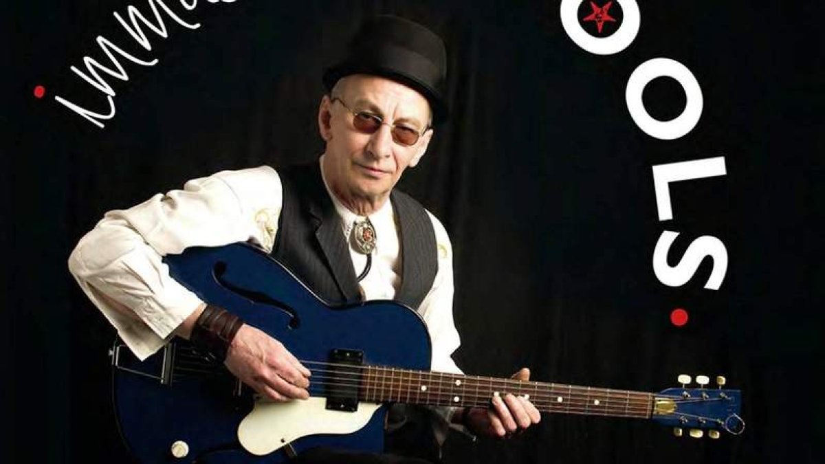 El guitarrista y vocalista de la banda originaria y la actual, Immaculate Fools. DL