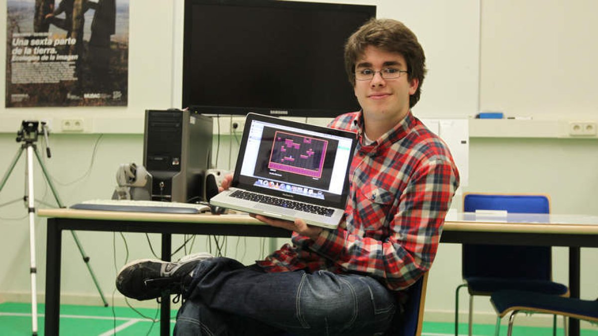 Adrián Vega Carpintero crea videojuegos.