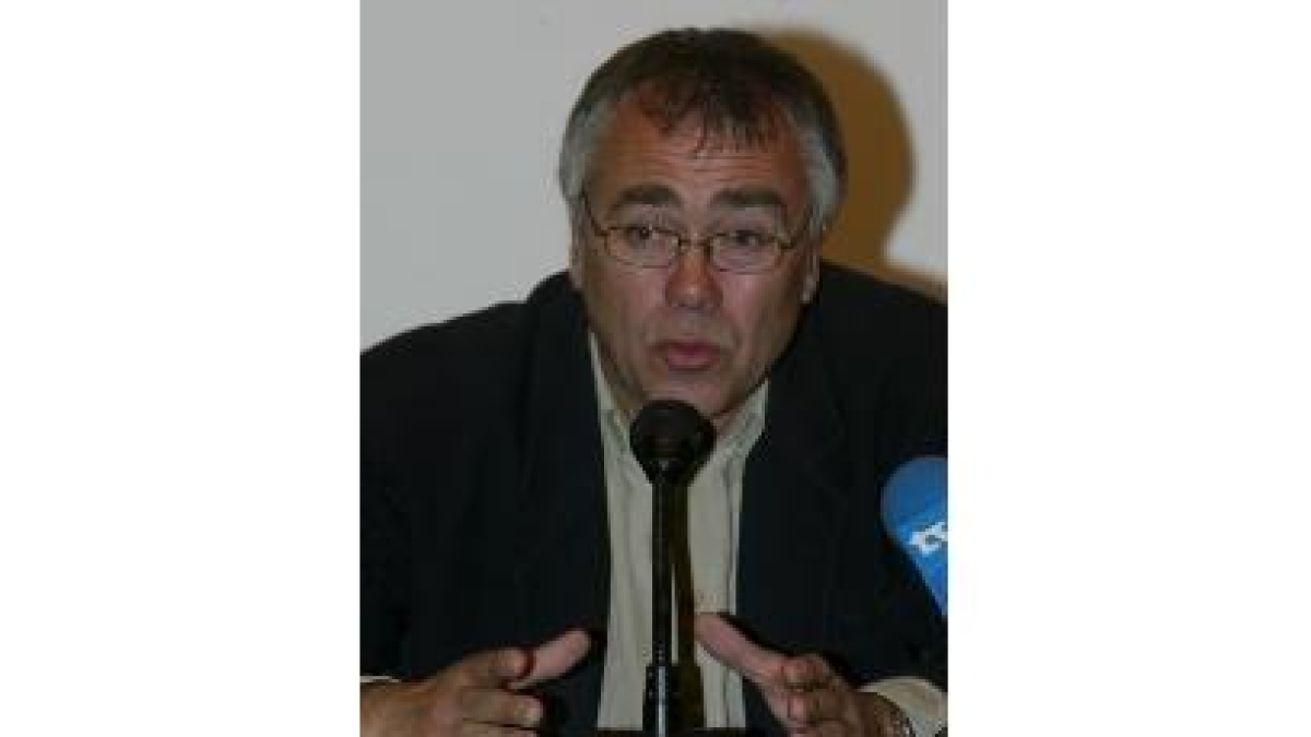 Manuel Ovalle ofreció ayer una conferencia en el campus berciano