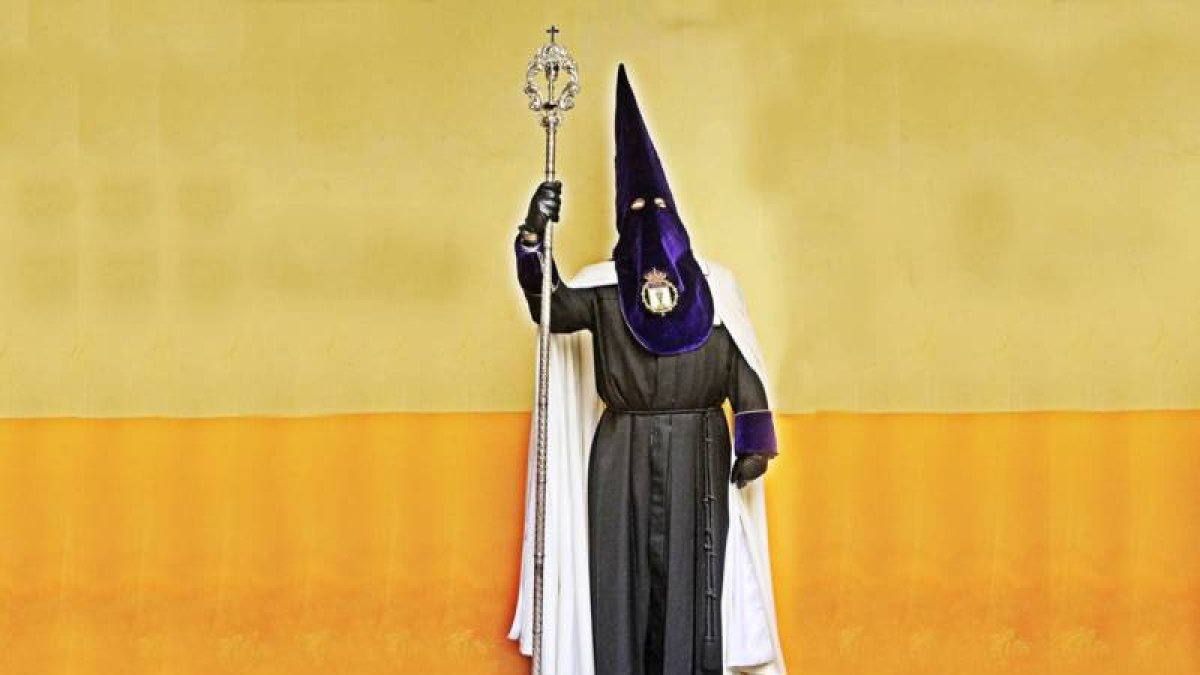 Papón de la Cofradía de Minerva y Vera Cruz