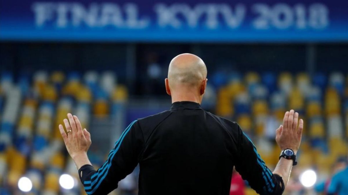 El entrenador francés, la víspera de la final contra el Liverpool en Kiev.