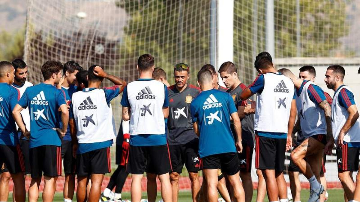 Luis Enrique ya comenzó a preparar el partido de mañana frente a Croacia. DL