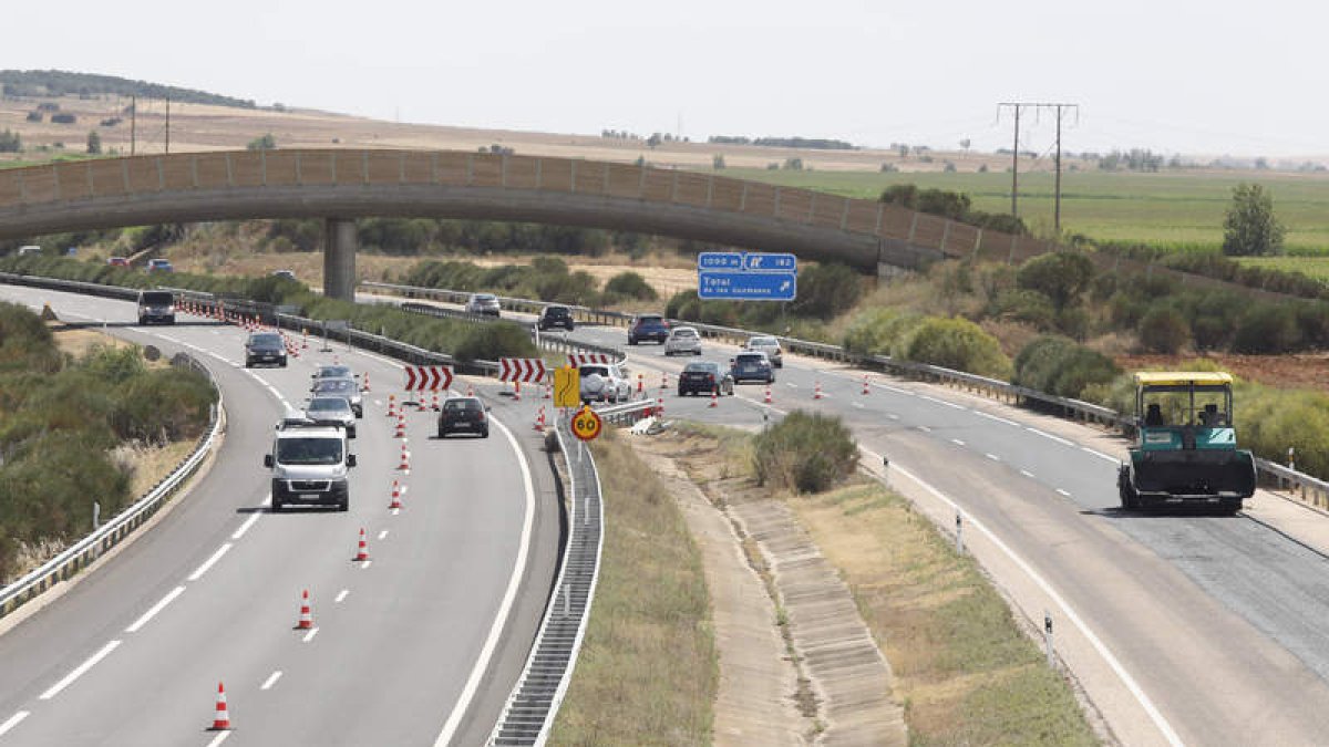 Obras en el tramo de la A-66 entre León y Benavente. MARCIANO PÉREZ