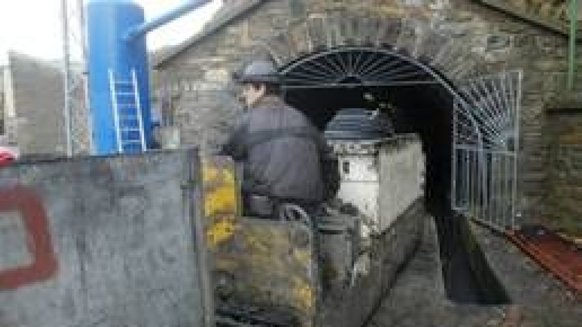 Acceso a una bocamina en activo de la MSP en las proximidades de Villablino