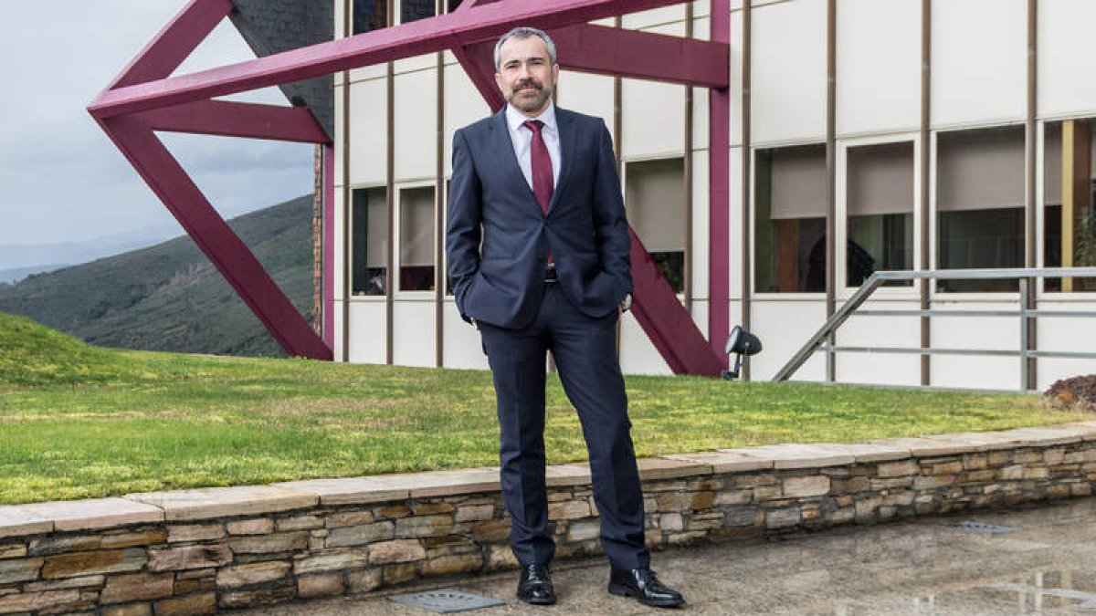 Javier Fernández, en las oficinas de Cupa, grupo que reúne 65 firmas,  2.100 empleados y factura 240 millones. DL