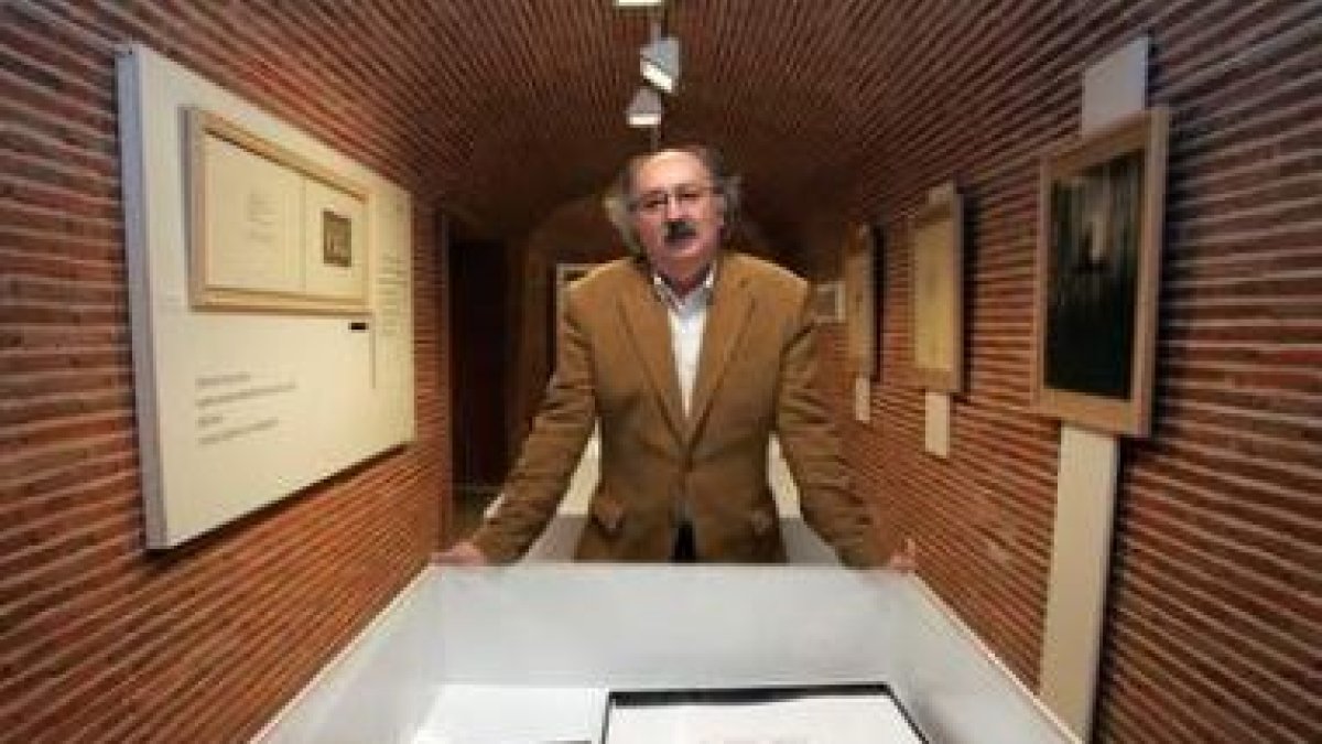 Antonio Colinas, en la exposición que se celebró hace un año en Salamanca sobre su trayectoria liter