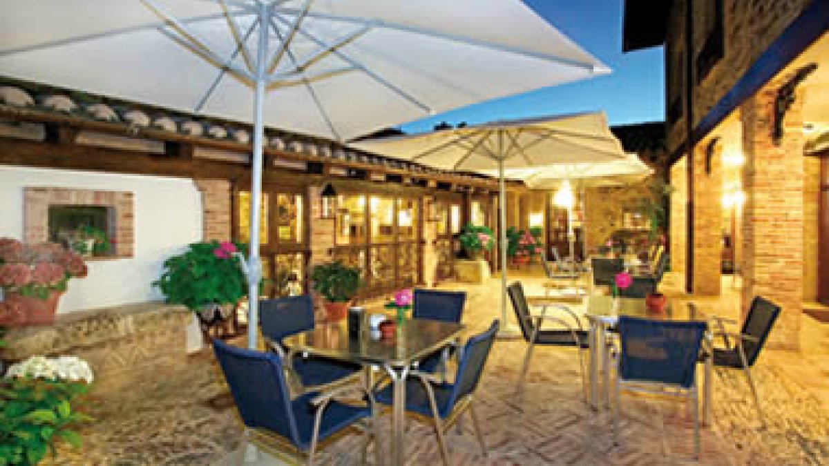 Patio interior alrededor del que se distribuyen las habitaciones.