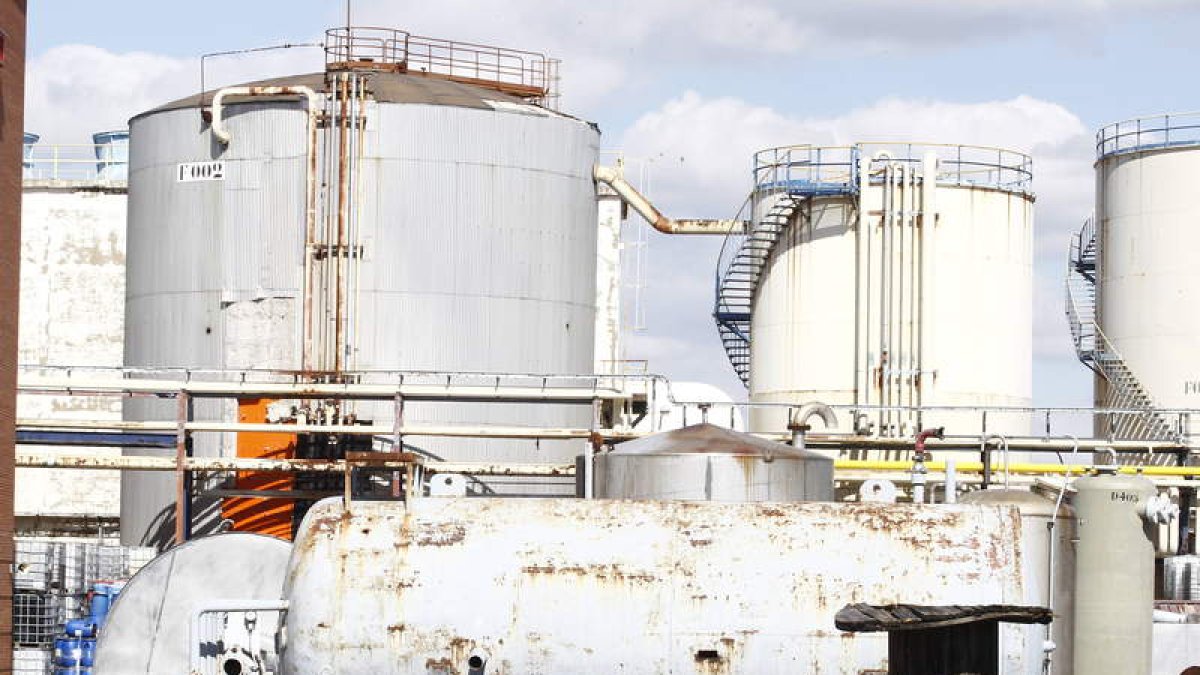 Instalaciones industriales de Antibióticos, susceptibles de venderse como chatarra.