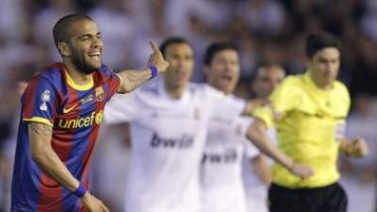 Madrid y Barça presionaron mucho al árbitro en la Copa.