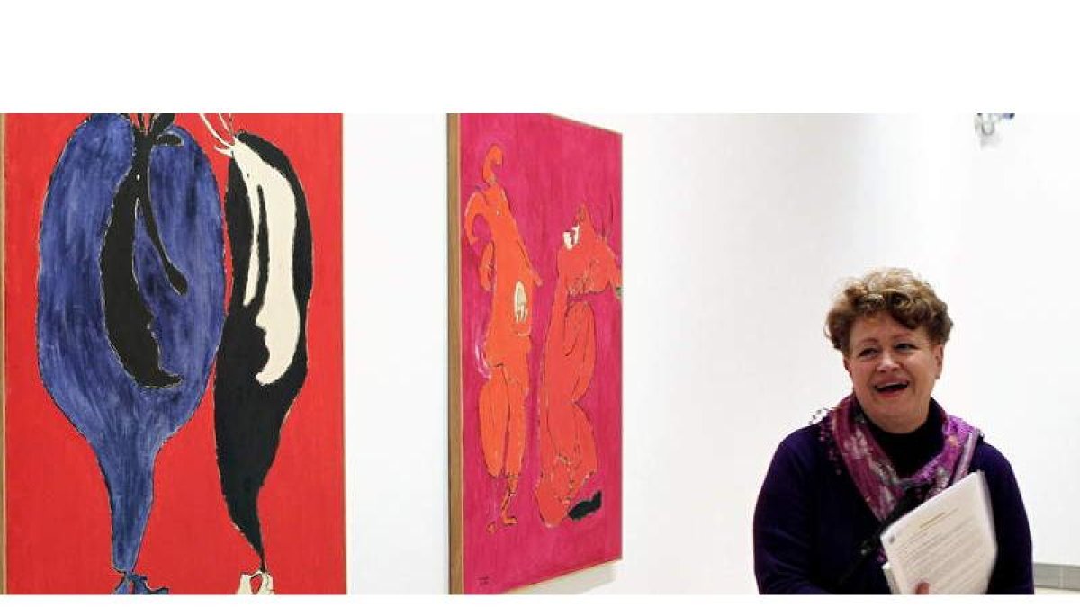La viuda de Amable Arias, Maru Rizo, durante la presentación en San Sebastián de la exposición dedicada al artista.