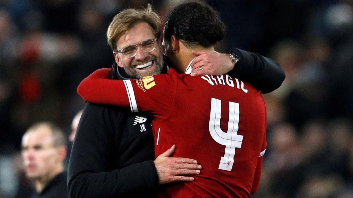 Jürgen Klopp mantiene al Liverpool líder en la Premier.