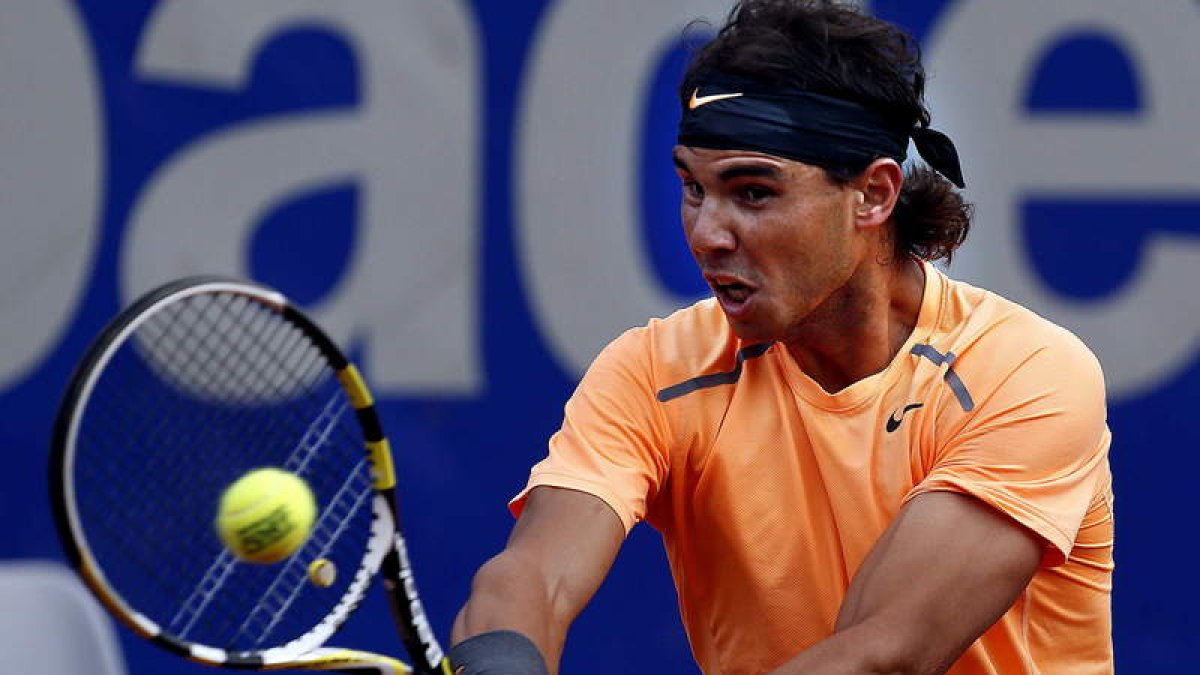 Nadal devuelve una bola en su partido ante Verdasco.