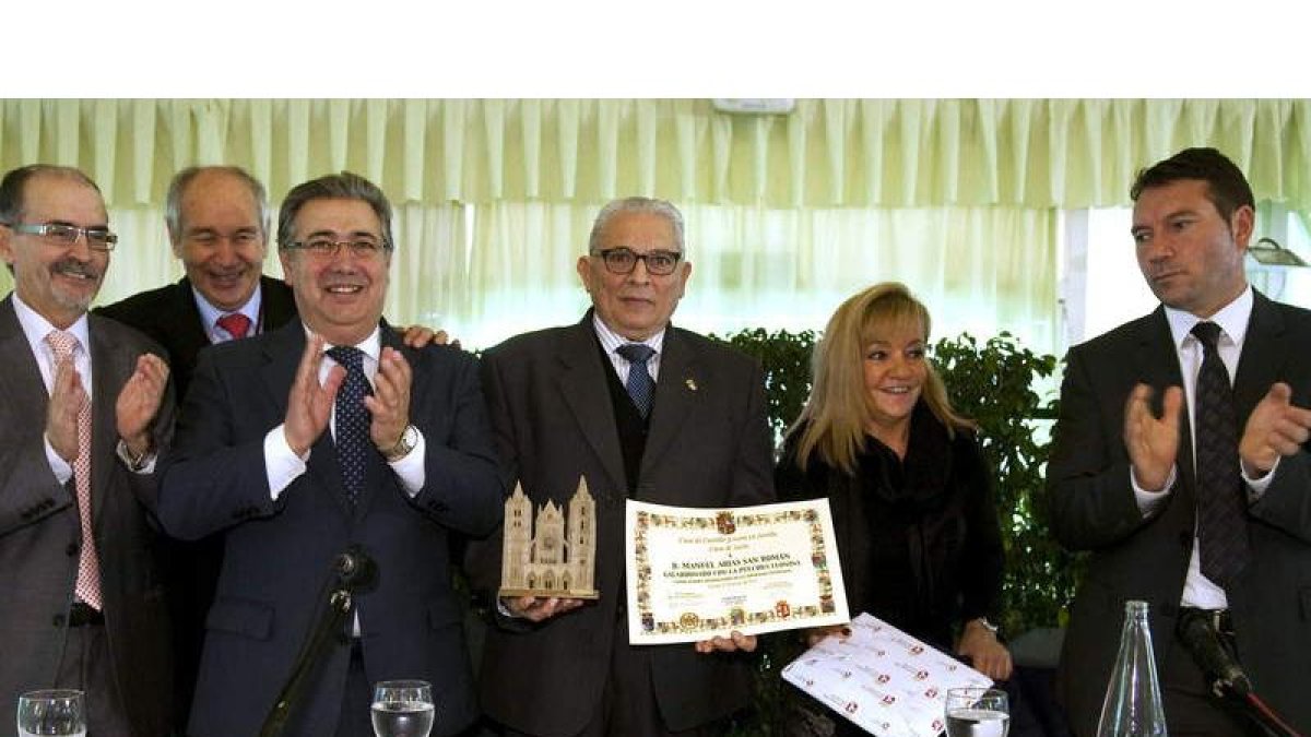 Miembros de la Casa de León, Zoido, Arias San Román, Isabel Carrasco y José Manuel Moro.