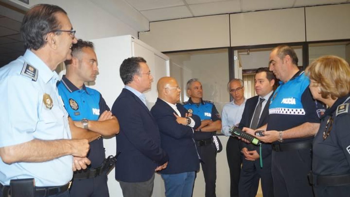 La Policía Local ha recibido un etilómetro de última generación
