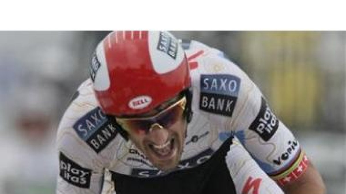 Cancellara, cruzando la línea de meta
