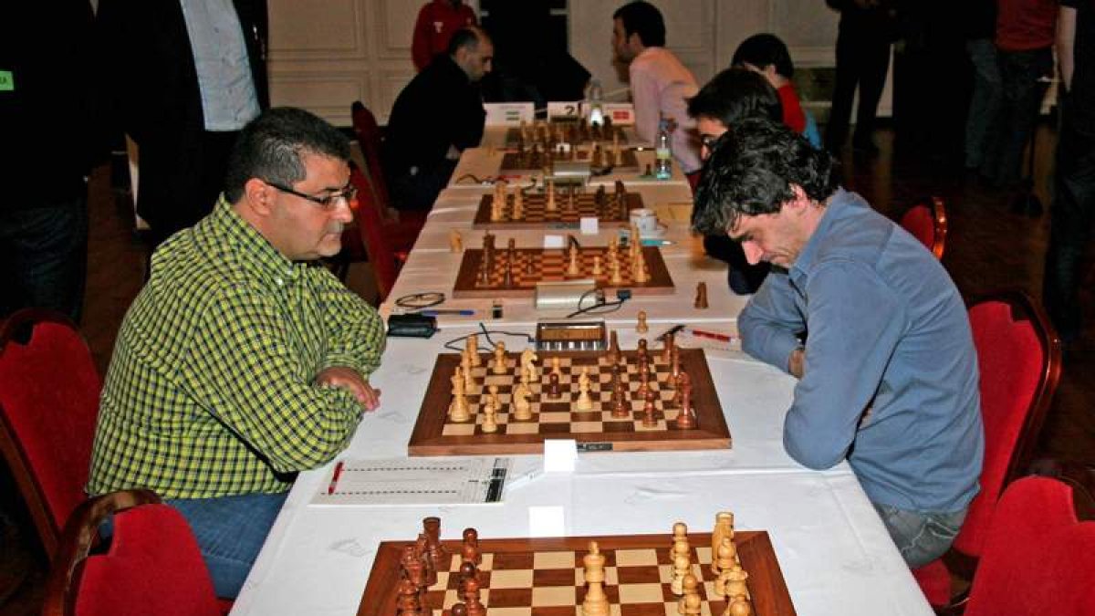 Los jugadores del Sestao aguantaron el liderato ante el equipo de Reverte Albox.