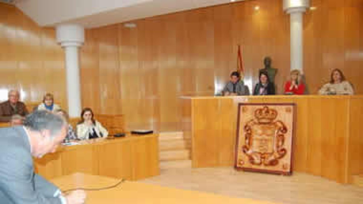 Sorteo de representantes de las mesas en San Andrés, ayer.