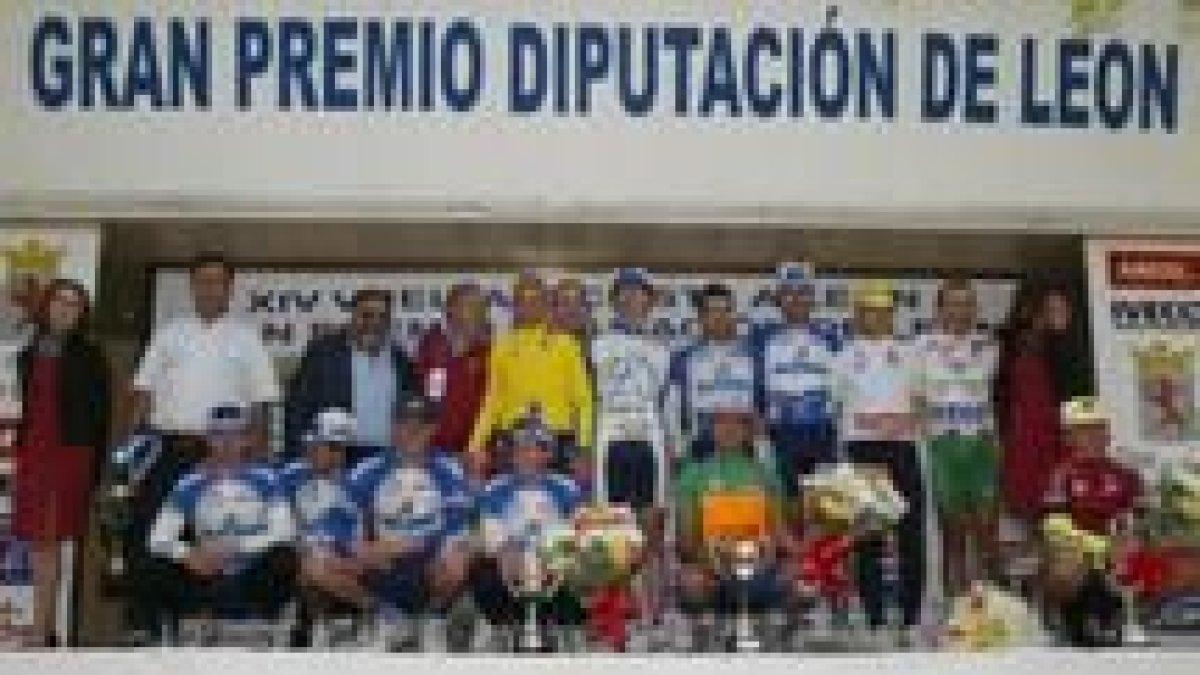 Al finalizar la entrega de trofeos a los distintos ganadores, todos ellos posaron satisfechos