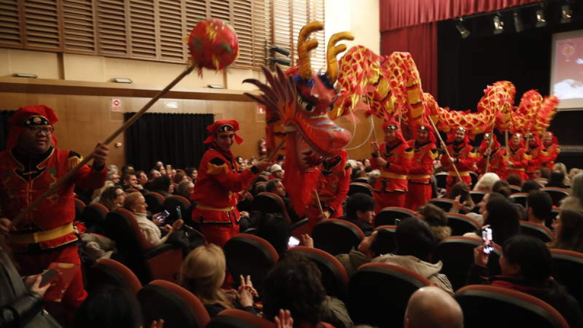 Un momento de las actuaciones del Instituto Confucio en el Teatro San Francisco. RAMIRO