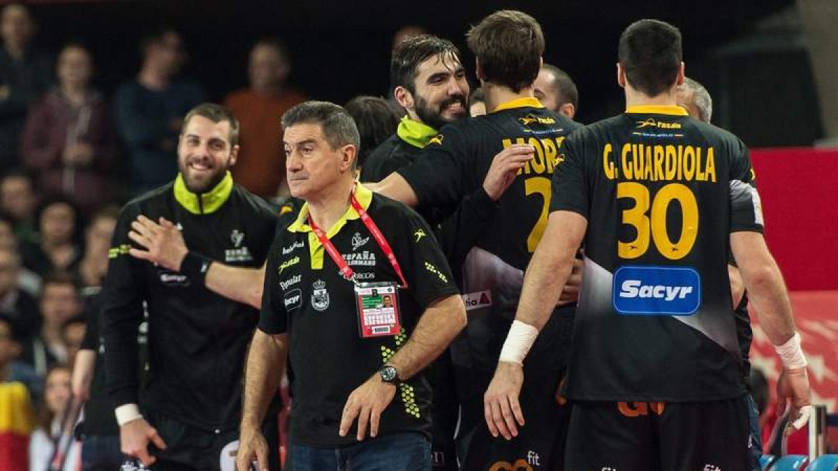 El técnico Manolo Cadenas mantiene que el gran reto de España es pelear por el oro.