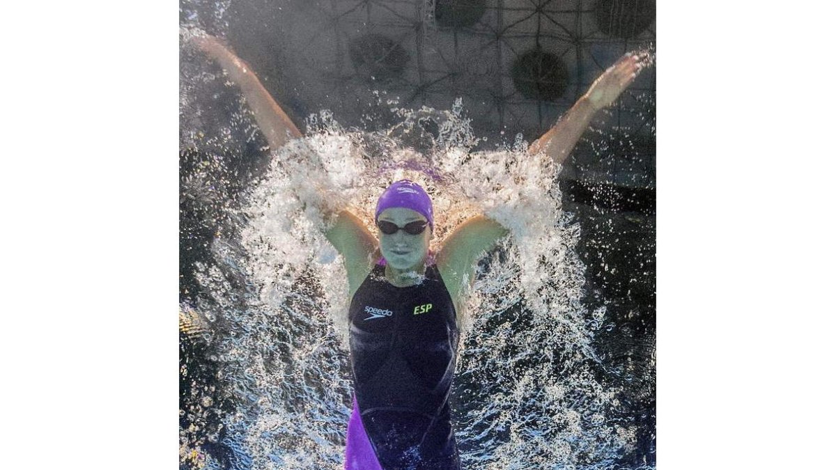 La nadadora española Mireia Belmonte compite en las semifinales de 200 mariposa.