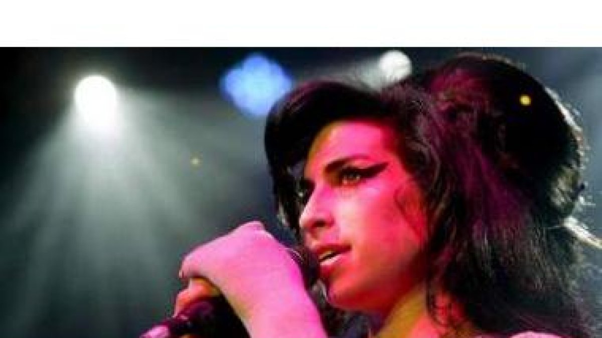 La cantante británica Amy Winehouse, durante un concierto en Suiza.