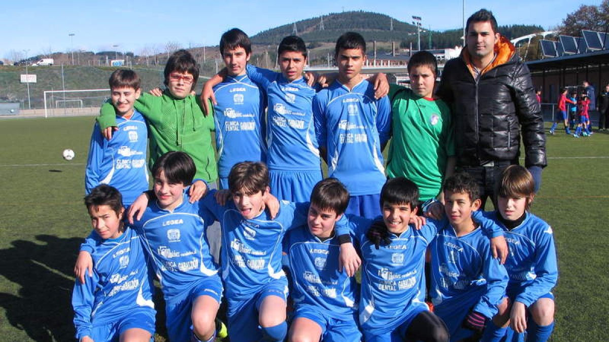 Formación del equipo del Cacabelense que milita en la 2.ª División Provincial Infantil.