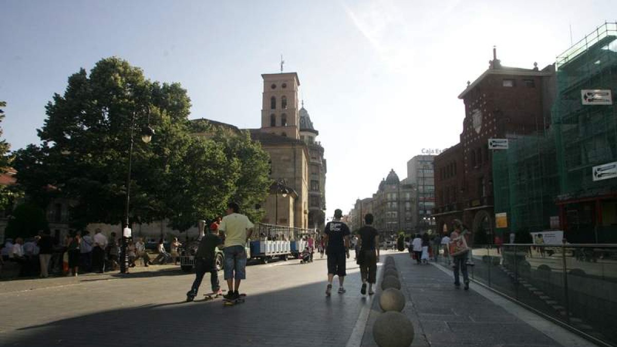 Imagen del centro de la capital leonesa, concretamente de la plaza de Botines.