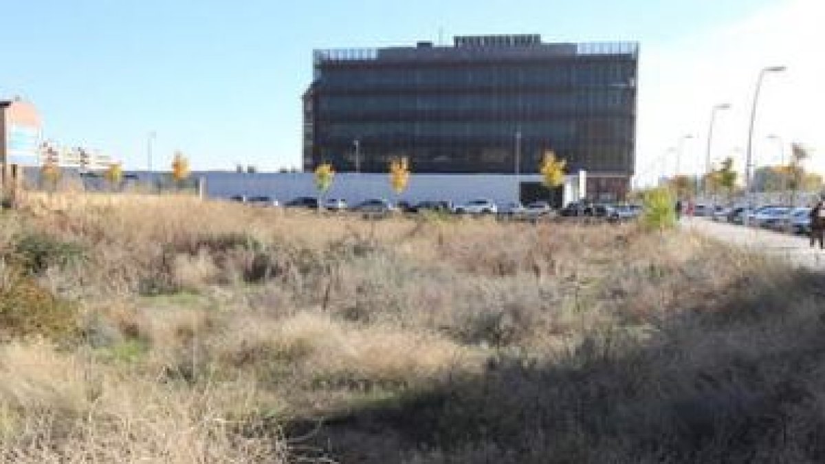 Parcela contigua al Inteco donde se levantará el nuevo edificio de Tráfico y el Centro Estrada.