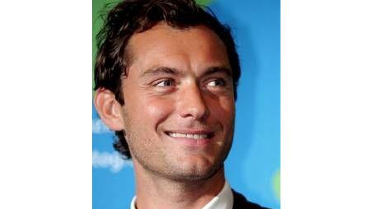 El actor británico Jude Law posa en la Mostra de Venecia