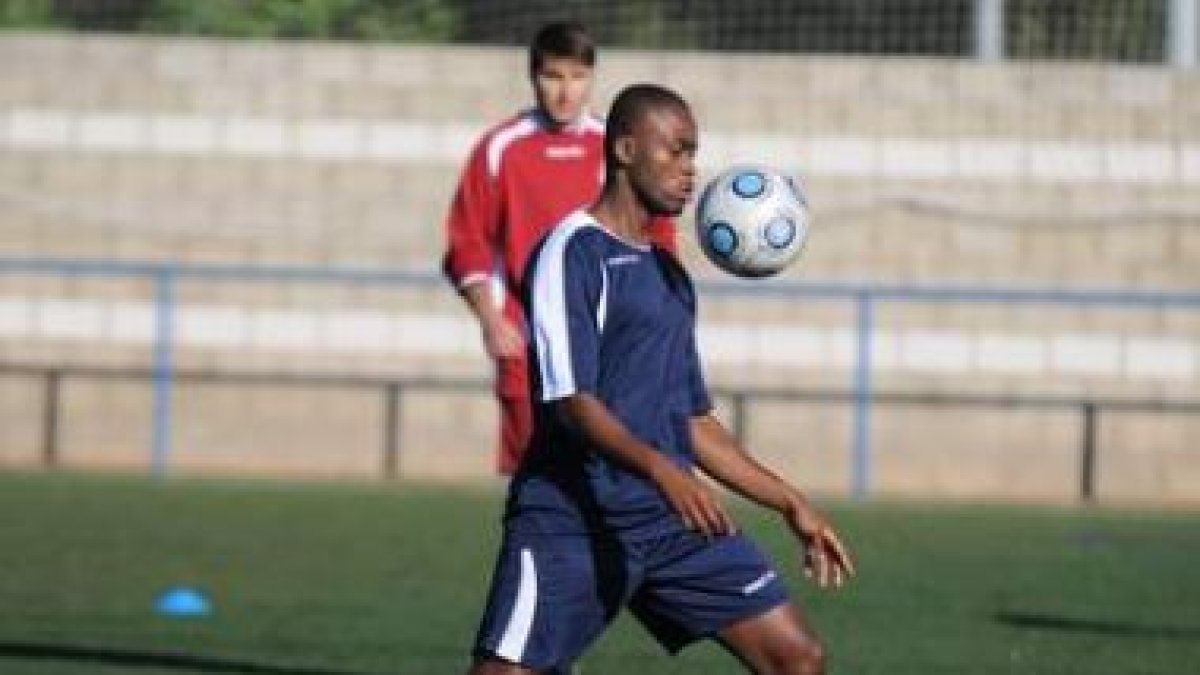El culturalista Cédric tendrá a su lado a partir de la próxima semana a un delantero africano.